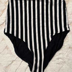 NWT Coral Reef reversible high waisted bottoms